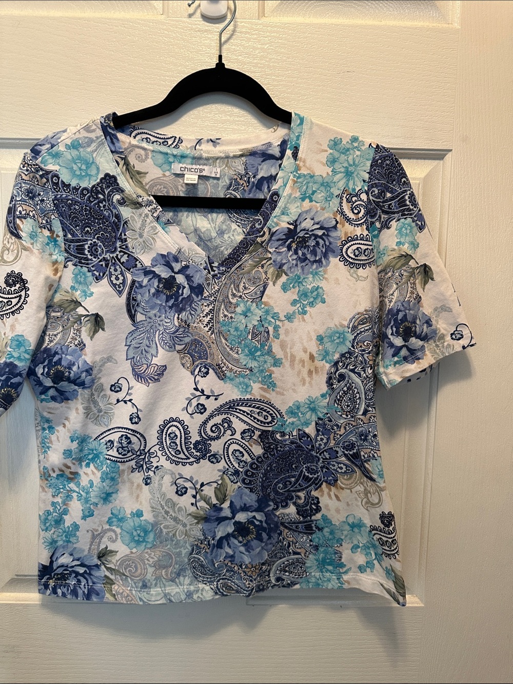 Chico's White Top Blue & Aqua Floral Paisley Print 95% Cotton Sz 1 Chicos (Med)
